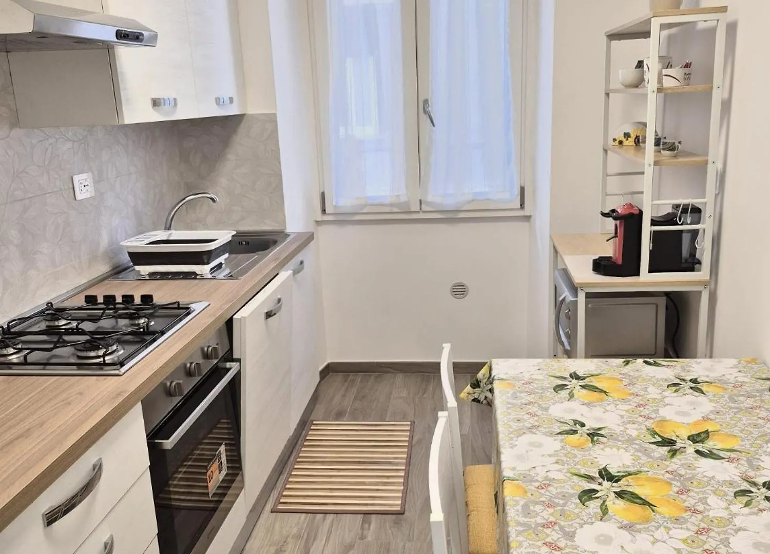 Apartment La Casa Floreale Rome